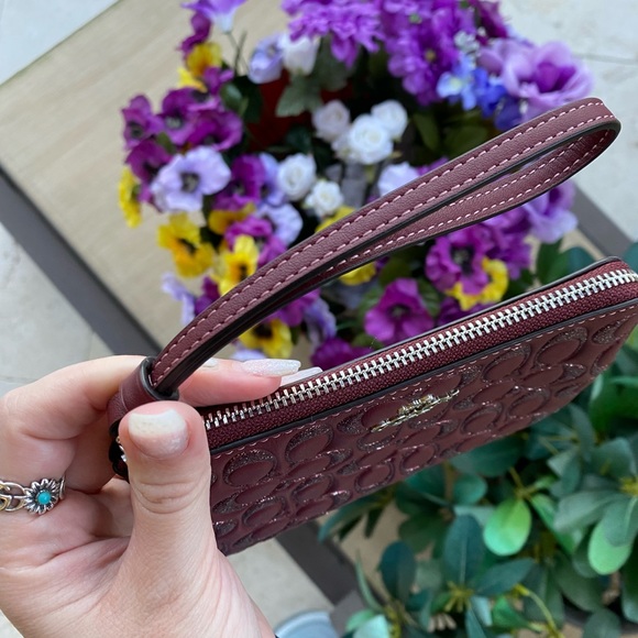 Coach Red Burgundy Leather & Glitter Embossed Logo Zippered Wristlet - Picture 5 of 16